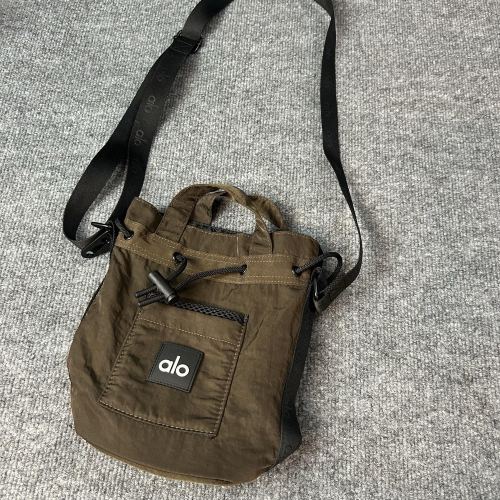 Alo Crossbody Bag Unisex Small Olive Green Nylon Mesh Drawstring Sports Travel